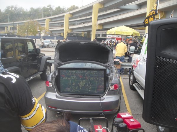 16 - tv in the trunk
