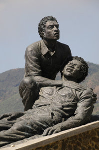 91 - Arturo do Canto Rezende Statue