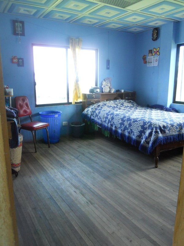 room shared by Rosa and her 2 kids