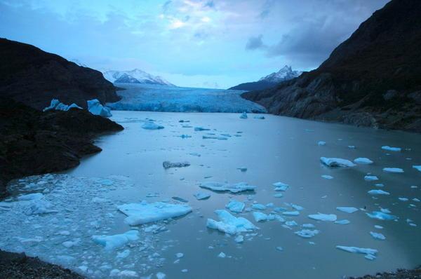 Glaciar Grey at sunrise