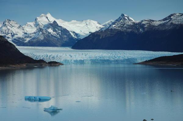 Perito Moreno Glaciar over it's lake