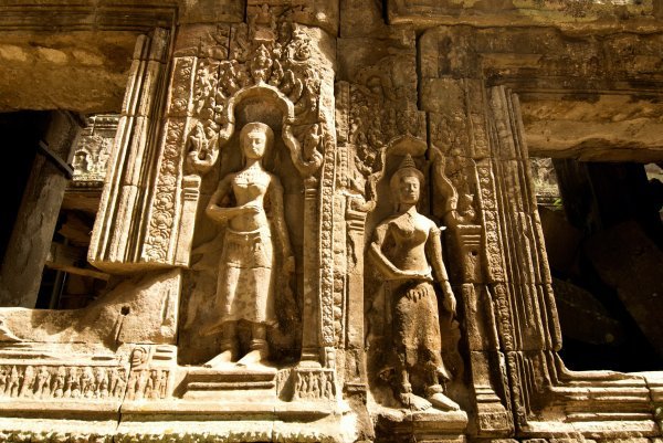 Beautiful Angkor sculptures
