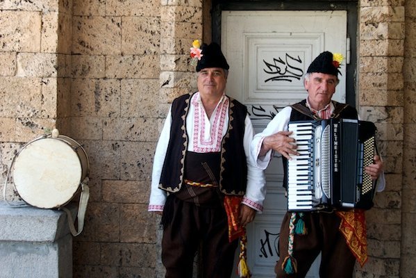 Folk performers