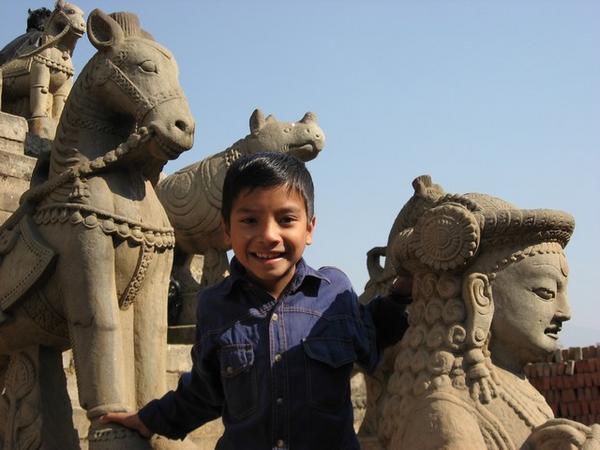 Statues and Kid