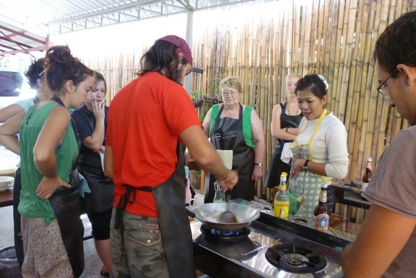 James shows the chefs of Chang Mai how its done