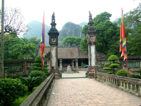 Entrance to Hoa Lu temples