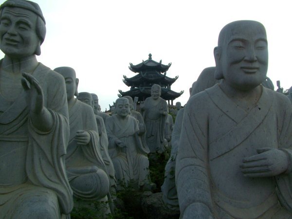 Hundreds of Buddha