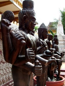 Gods outside the Wat Ounalom