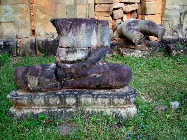 Headless statue at Phnom Bakheng