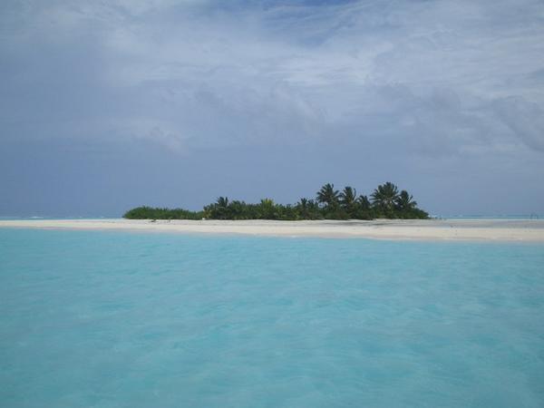 Aitutaki lagoon islet