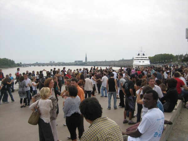 Salsa dancing on the Quais (docks)