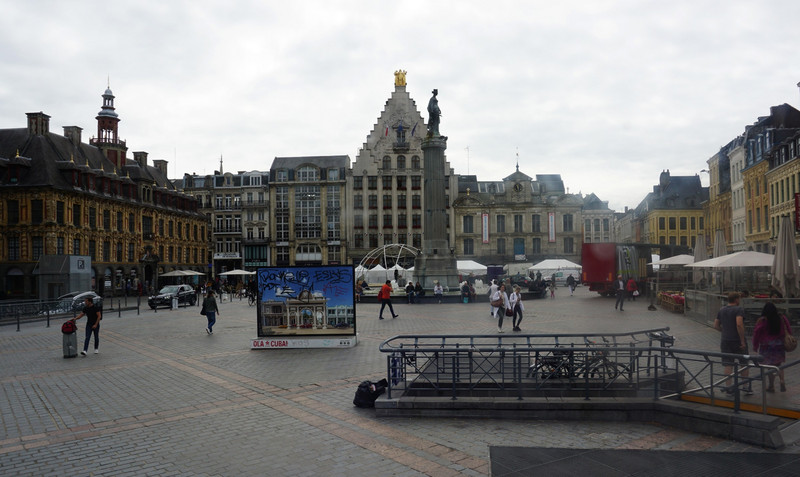 Place de la Republique Lille without the crowds