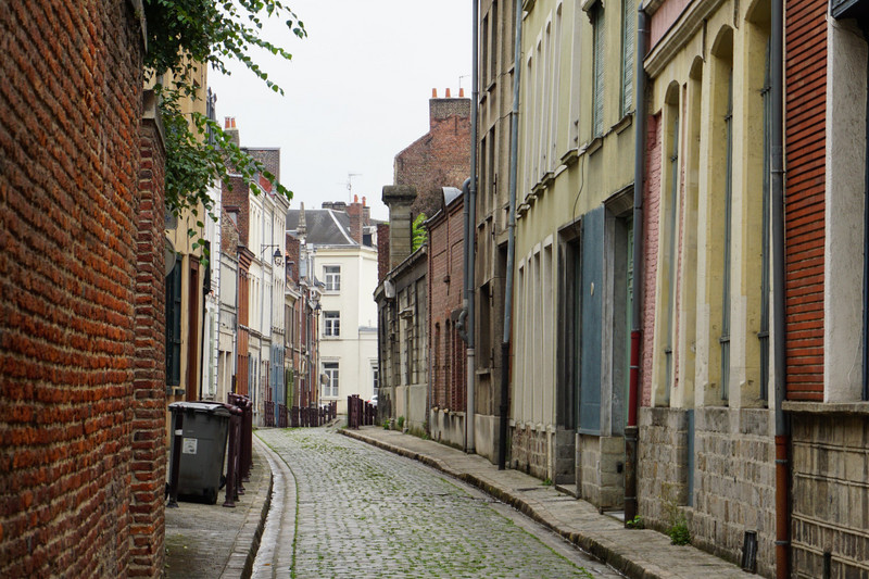 Quiet suburban street Lille