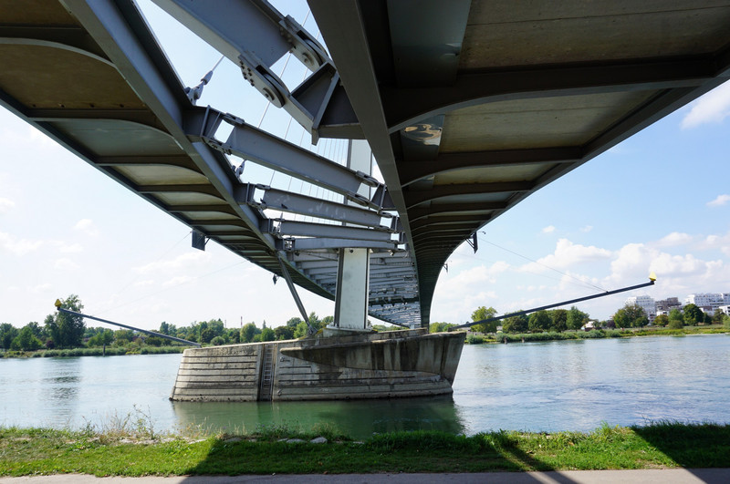 Pylon under Passerelle des Deux Rives (footbridge over the Rhine)