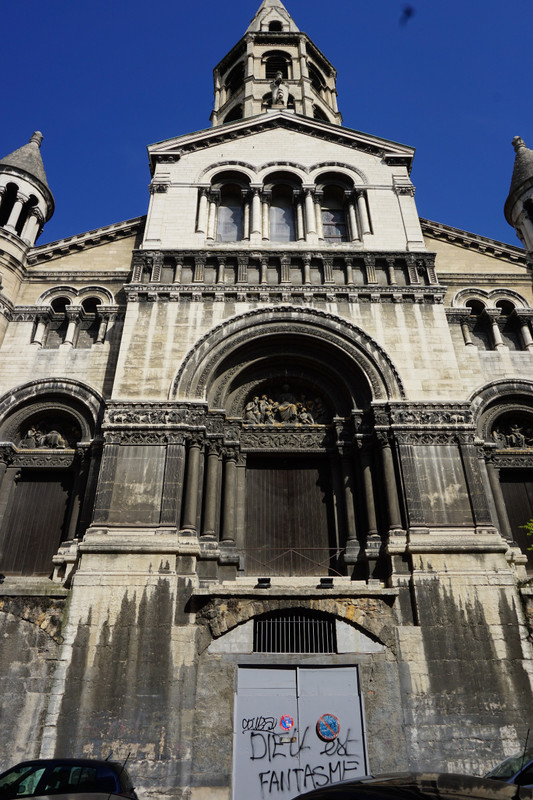 Eglise du Bon Pasteur, still without front access and no longer a churchhurch and 