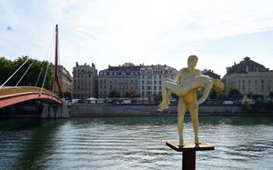 The Weight of Oneself, a statue on the river