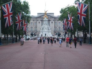 Avenue To Buckingham Palace 3