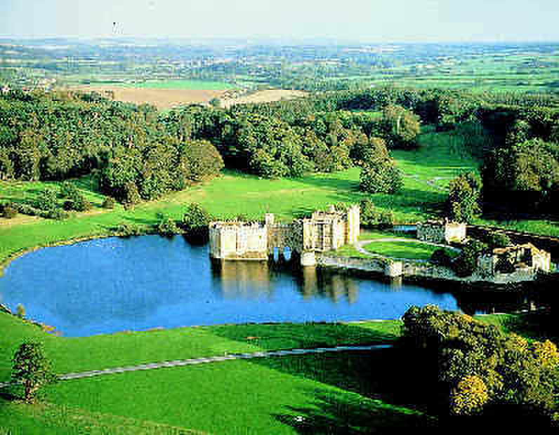 Leeds Castle from Internet Photo