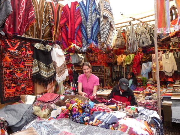 Looking for gifts at the Pisaq market