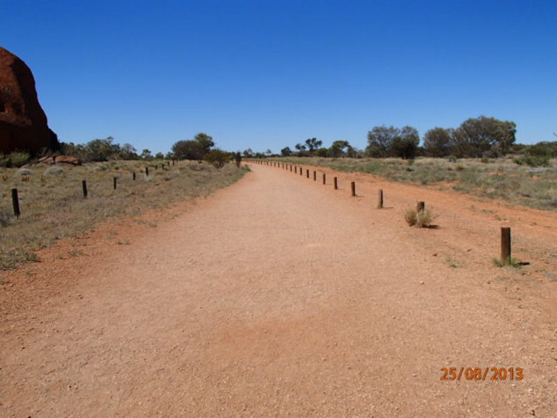 Uluru's 10.6 K base walk