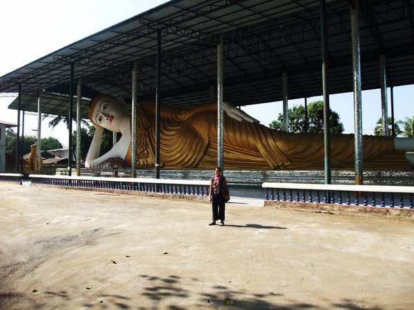 Me in front of the reclining Buddha