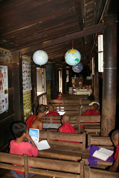 Class at Bagaya Kyaung