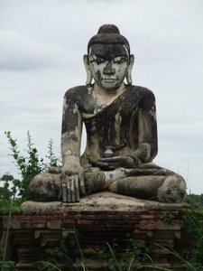 Buddha image at Htilainghin Paya
