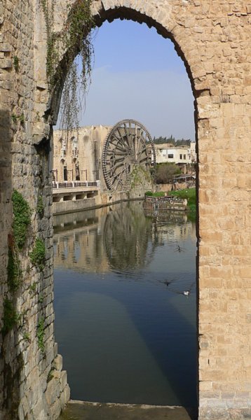 noria thru arch of aquaduct