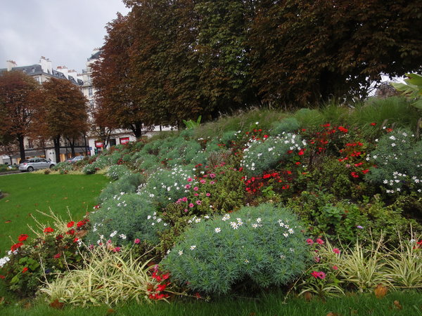 Garden at Entrance to Champ Elysee