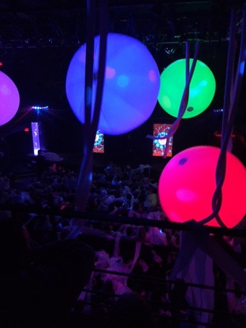 Blue Man's Giant, Colorful Balls