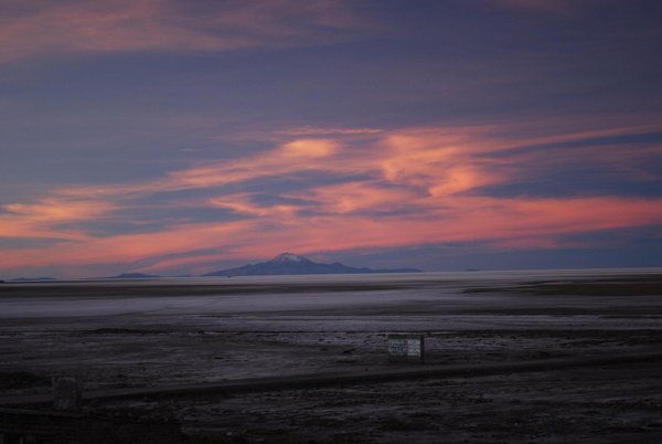 Sonnenaufgang ueber der Salar de Uyuni