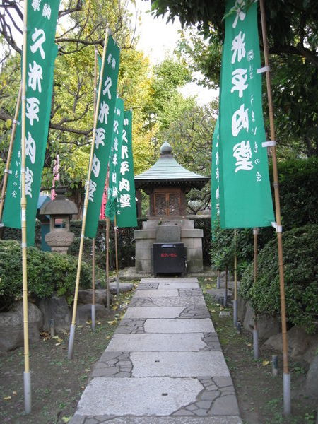Grounds of Senso-Ji, shrine of Kume no Heinai-do