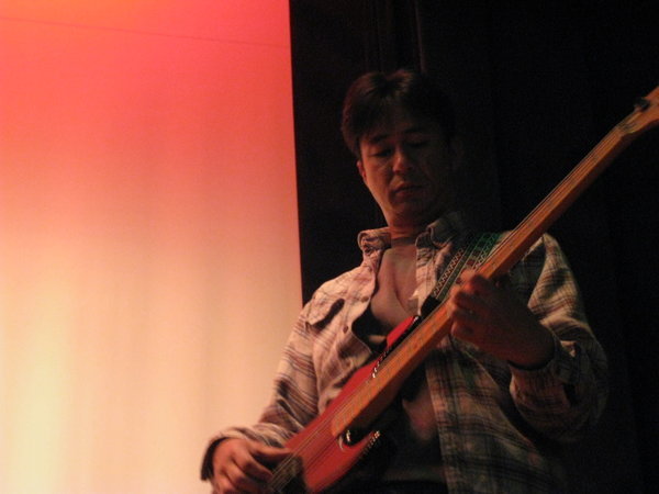 Oguni christmas party: Yosiaki-san on bass guitar
