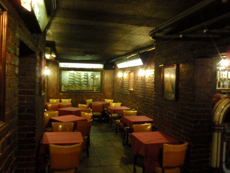 Brickskeller dining room