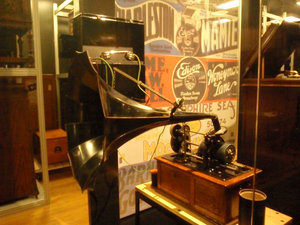 Edison cylinder phonograph
