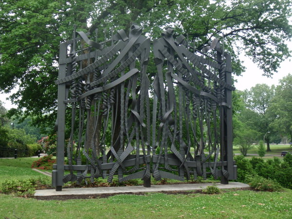 Memphis art museum sculpture