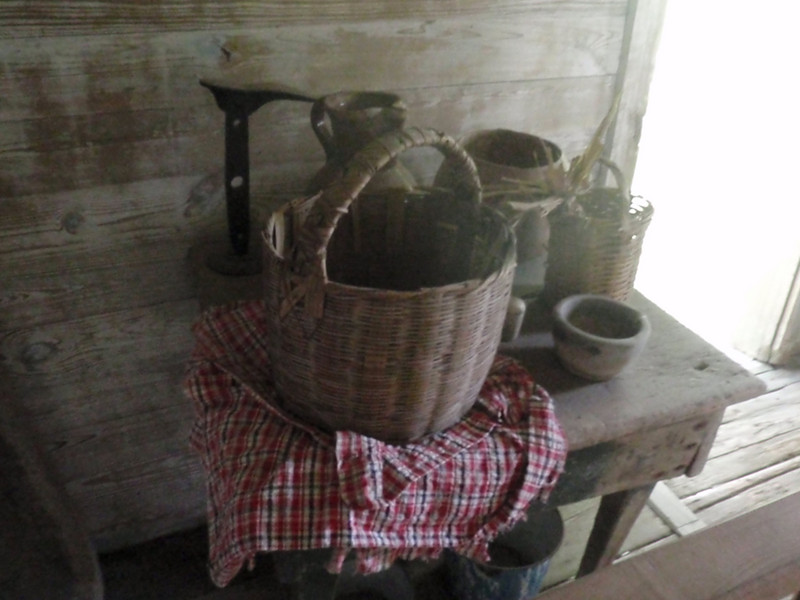 Slave food basket