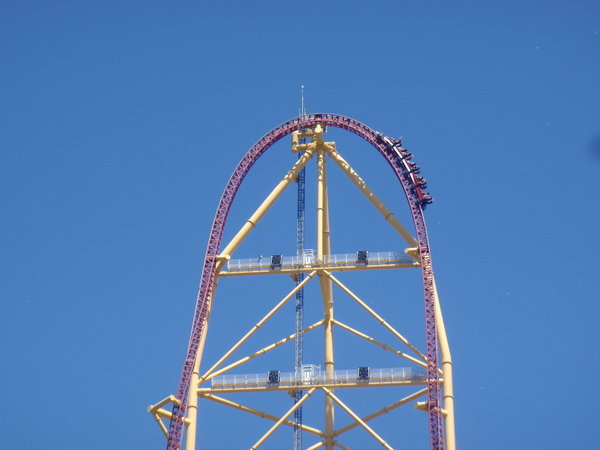 Top Thrill Dragster hill top