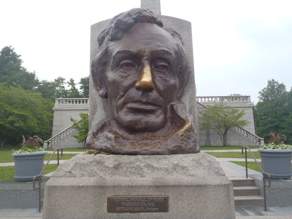 Lincoln Statue