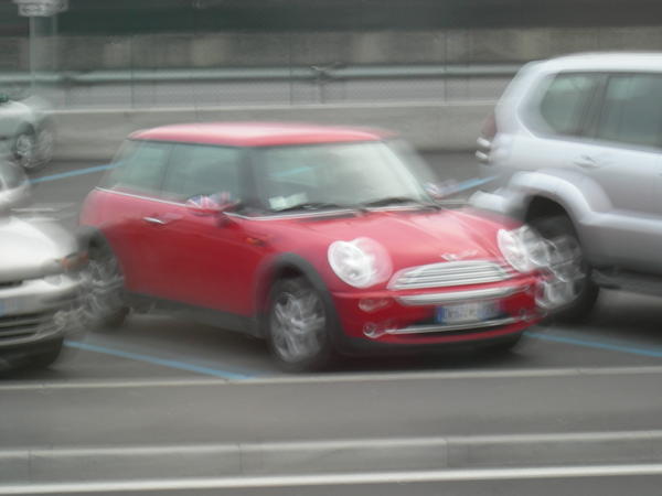 Mini Rojo en el parking