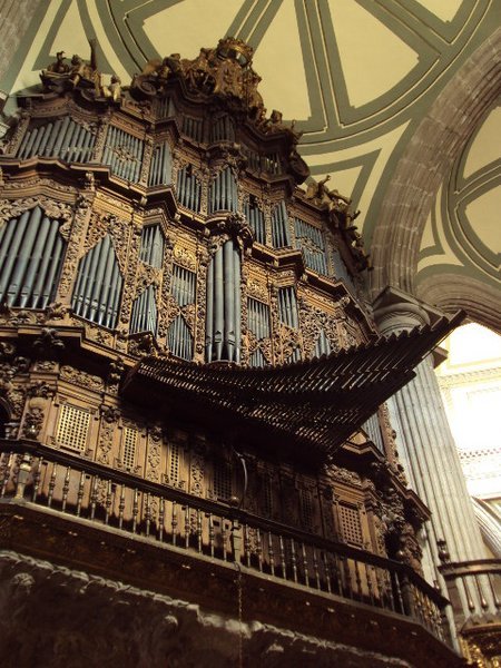 Huge organ in the Catedral Metropolitana