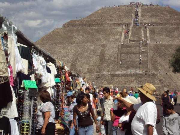 Teotihuacan - of course a touristy place, but understandable with its beauty