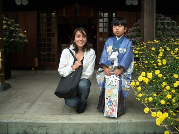 ich und ein kleiner etwas verwirrter Junge im Kimono
