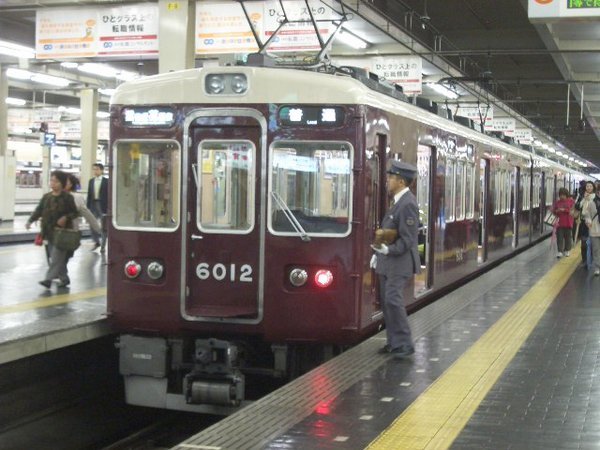 eine Strassenbahn in Osaka