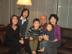 Grosseltern mit ihren Enkeln und wir