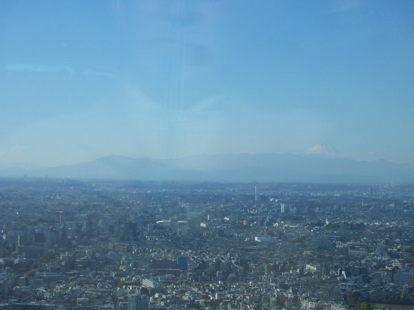 Aussicht auf Tokyo mit Fujisan im Hintergrund