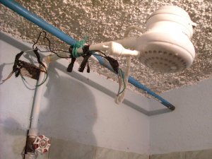This shower head electrocutes people