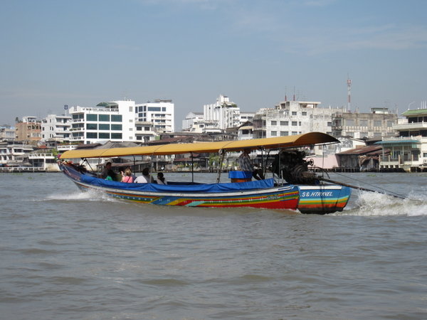 A Bangkok long Boat