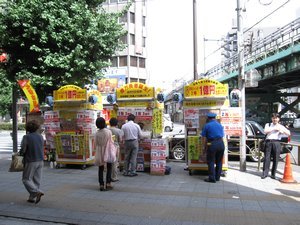 Asakusa Lotto vendors 