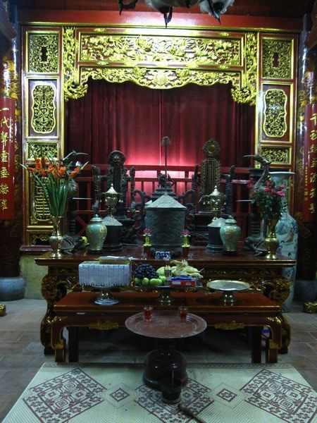 Bach Ma Temple 